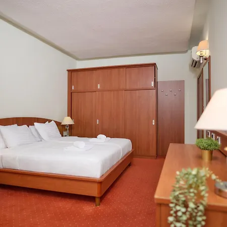 Hotel Selce 호텔