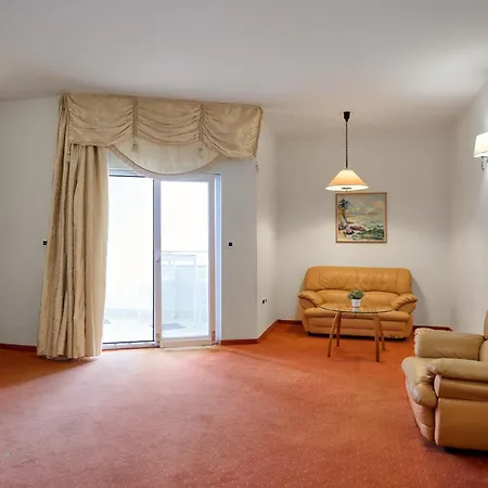 Hotel Selce 호텔 3*