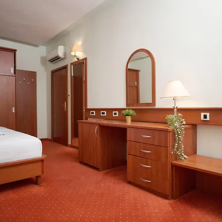 Hotel Selce 호텔 3*