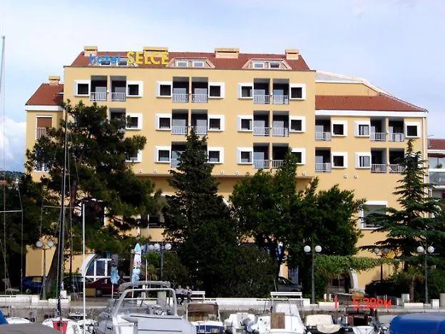 Hotel Selce Отель 3*